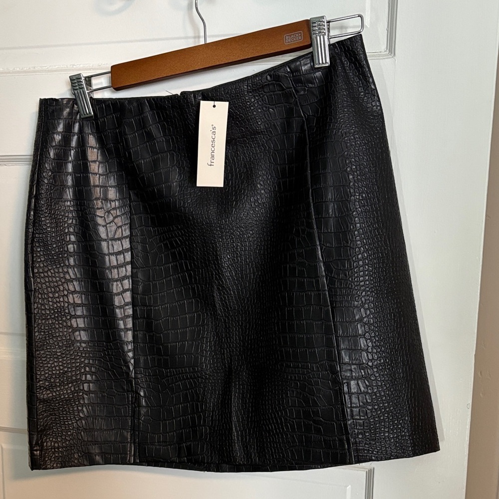 Francesca's Collections Black Textured Mini Skirt